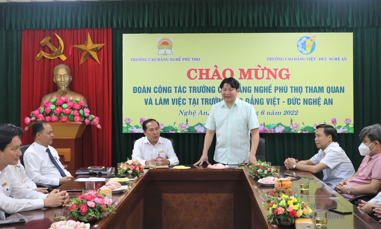 Đoàn công tác Trường Cao đẳng nghề Phú Thọ đến tham quan và làm việc tại Trường Cao đẳng Việt – Đức Nghệ An - Trường cao đẳng Việt Đức Nghệ An Đoàn công tác Trường Cao đẳng nghề Phú Thọ đến tham quan và làm việc tại Trường Cao đẳng Việt – Đức Nghệ An - Trường cao đẳng Việt Đức Nghệ An