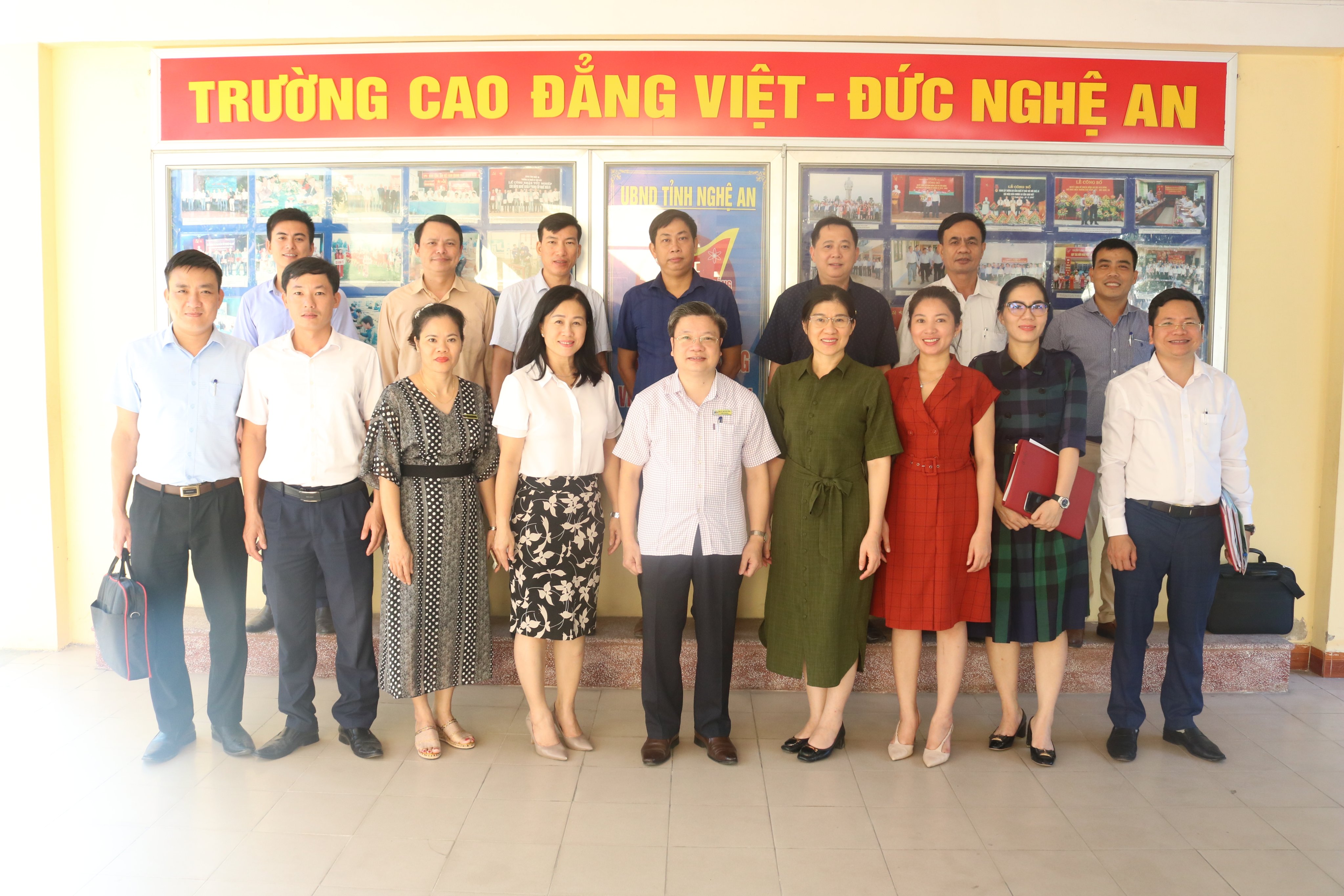Đoàn giám sát Hội đồng nhân dân tỉnh làm việc với Trường Cao đẳng Việt - Đức Nghệ An về thực hiện chính sách đào tạo nghề, quản lý sử dụng lao động và phát triển nguồn nhân lực vùng đồng bào Dân tộc thiểu số và miền núi tỉnh Nghệ An.