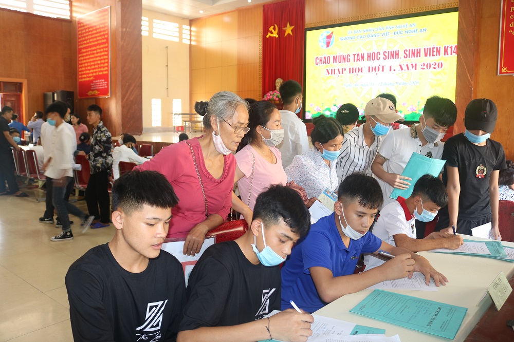 Trường Cao đẳng Việt – Đức Nghệ An tổ chức đón tiếp tân học sinh khóa 14 nhập học đợt 1, năm học 2020 - 2021