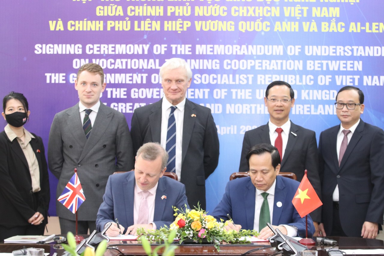 Việt Nam hợp tác phát triển giáo dục nghề nghiệp với Liên hiệp Vương quốc Anh và Bắc Ai-len