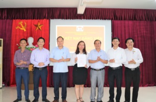 Lễ kết nạp Đảng viên mới – Chi bộ Khoa Điện, Trường Cao đẳng Việt – Đức Nghệ An
