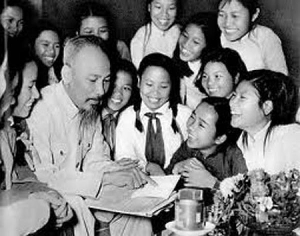 Kỷ niệm 35 năm UNESCO vinh danh Chủ tịch Hồ Chí Minh là 'Anh hùng giải phóng dân tộc, Danh nhân văn hóa kiệt xuất'