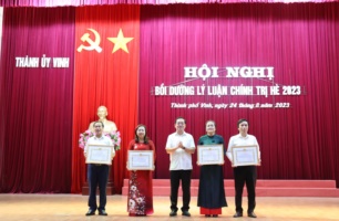 Hội nghị Bồi dưỡng lý luận chính trị hè năm 2023