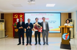 Lễ công bố và trao Quyết định chuẩn y kết quả bầu Phó Bí thư Đảng ủy Trường Cao đẳng Việt – Đức Nghệ An, nhiệm kỳ 2020 – 2025