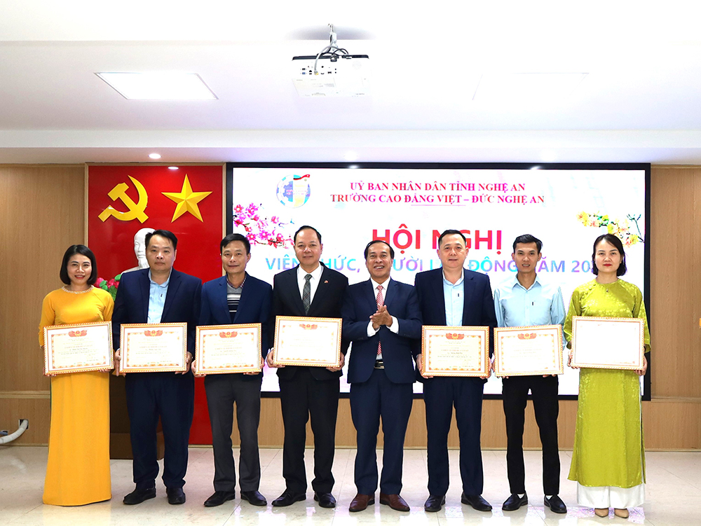Trường Cao đẳng Việt – Đức Nghệ An tổ chức Hội nghị cán bộ, viên chức, người lao động và phát động phong trào thi đua năm 2024