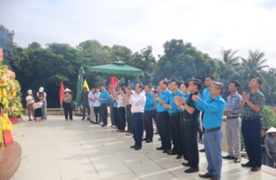 Công đoàn Trường Cao đẳng Việt – Đức Nghệ An dâng hoa dâng hương tưởng niệm các Anh hùng liệt sĩ!