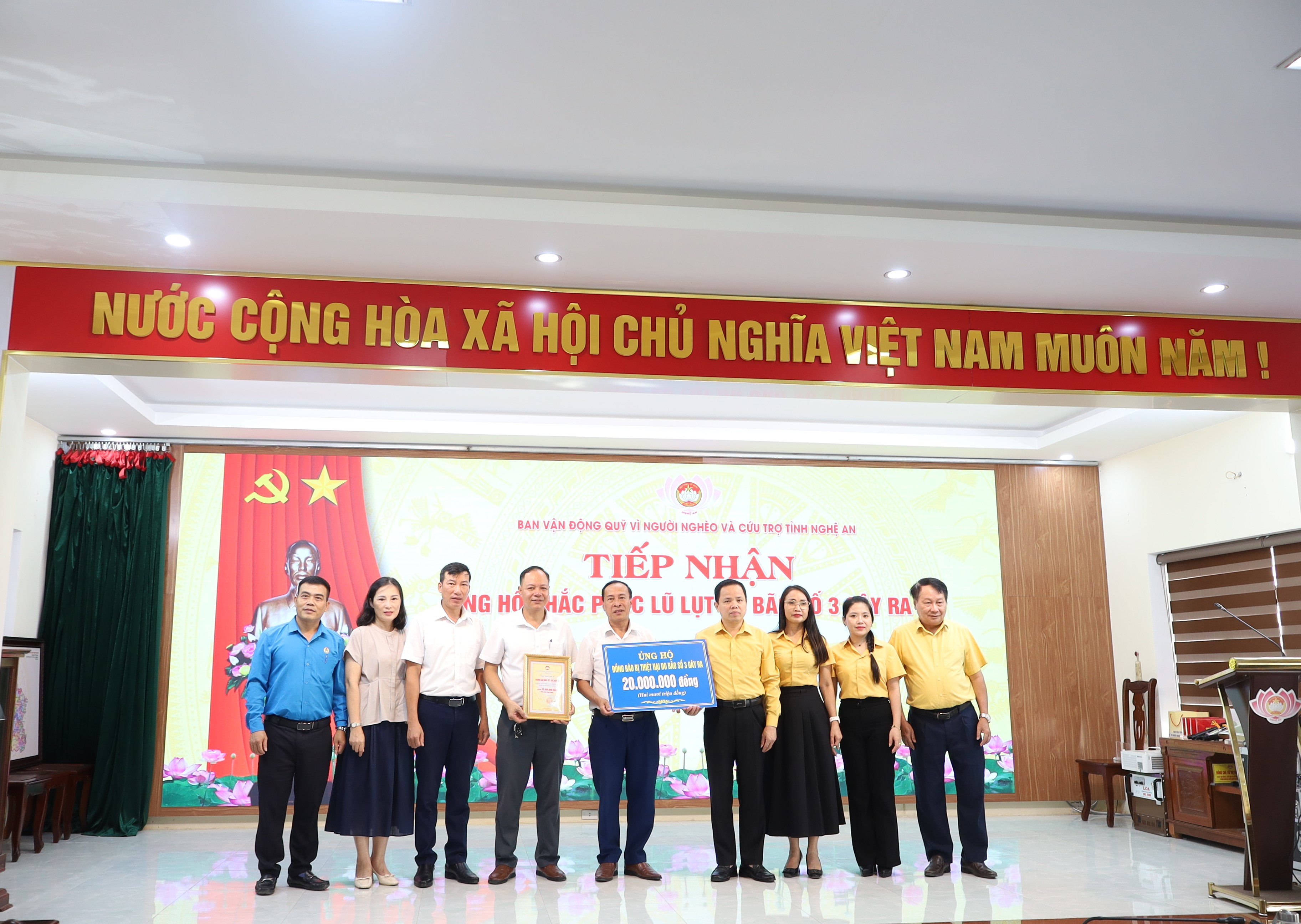 Trường Cao đẳng Việt – Đức Nghệ An ủng hộ đồng bào bị thiệt hại do Bão số 03 (Wipha) gây ra