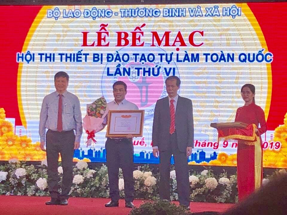 Khoa Công nghệ ô tô đạt giải Nhì tại 