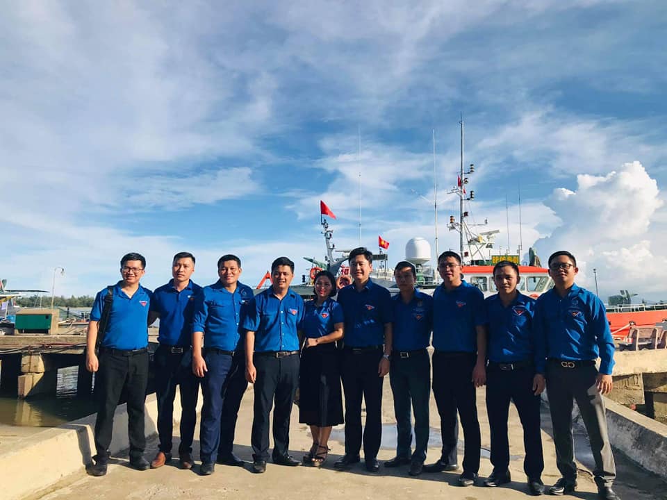 Học sinh sinh viên trường Cao Đẳng Việt - Đức Nghệ An với biển đảo tổ quốc