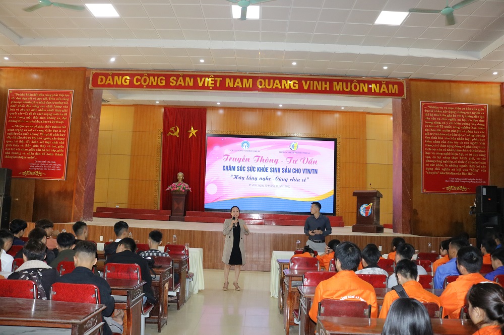  Tổ chức chương trình ngoại khóa “chăm sóc sức khỏe sinh sản vị thành niên, thanh niên cho học sinh trong trường học” năm 2020