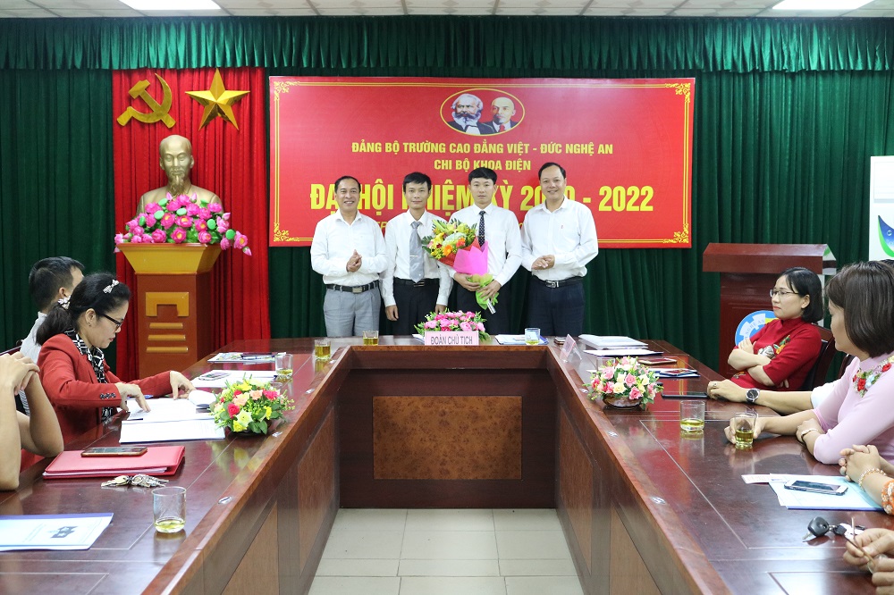 Chi bộ Khoa Điện tổ chức Đại hội nhiệm kỳ 2020 - 2022
