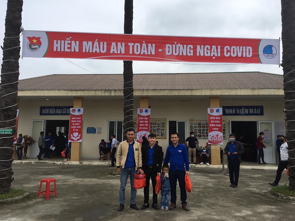 Đoàn Thanh niên tham gia hiến máu tình nguyện 