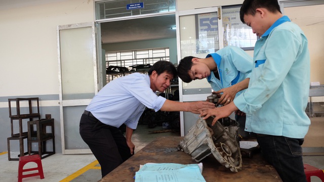 Nhà trường “bắt tay” doanh nghiệp đào tạo lao động có trình độ