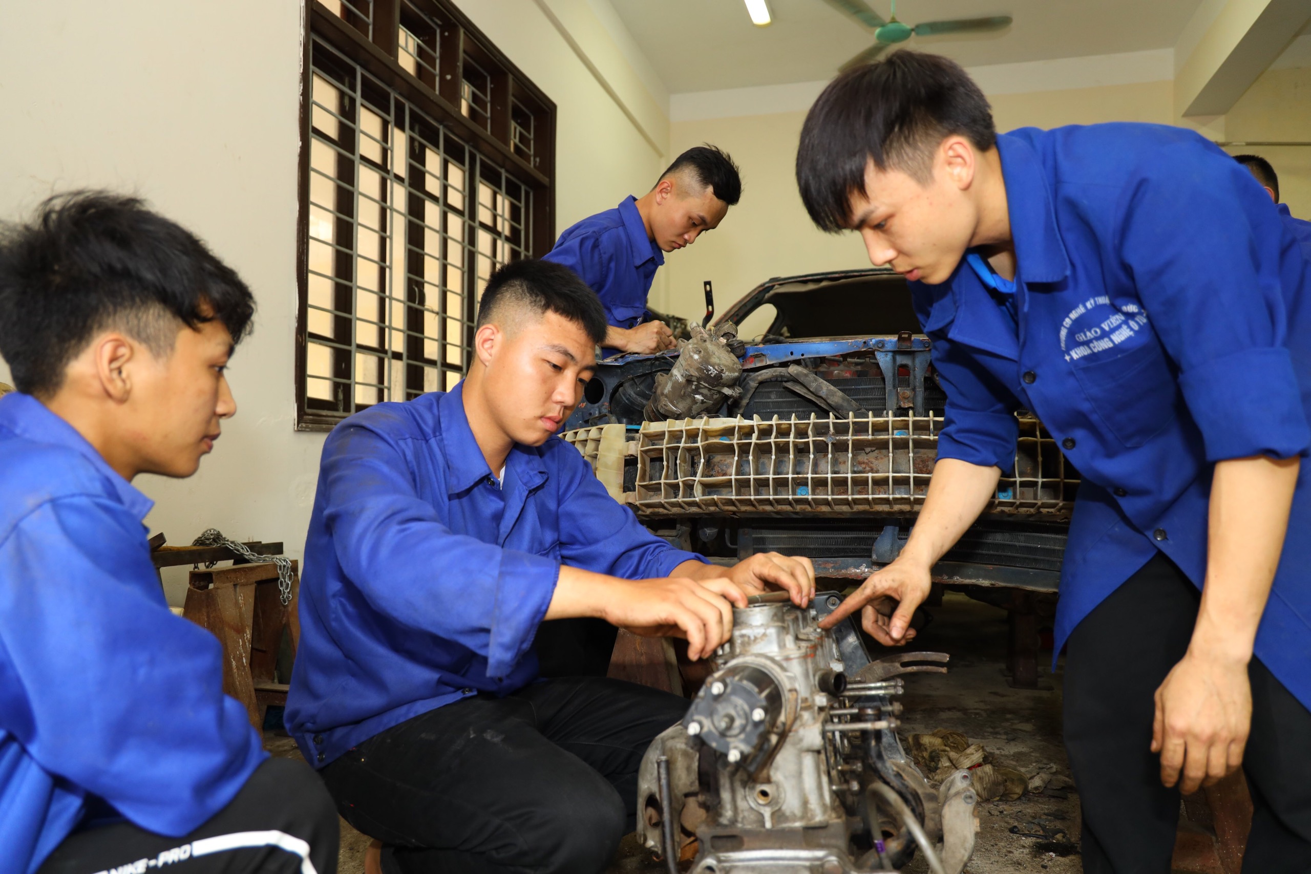 ​Kỳ thi tốt nghiệp HSSV CĐ CNÔTÔ K11 (2017-2020);CĐ TCÔTÔ K12 (2018-2020)