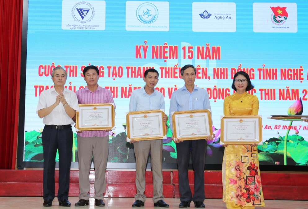 Lễ kỉ niệm 15 năm Cuộc thi Sáng tạo thanh thiếu niên, nhi đồng Nghệ An và trao giải cuộc thi năm 2020, phát động cuộc thi năm 2021
