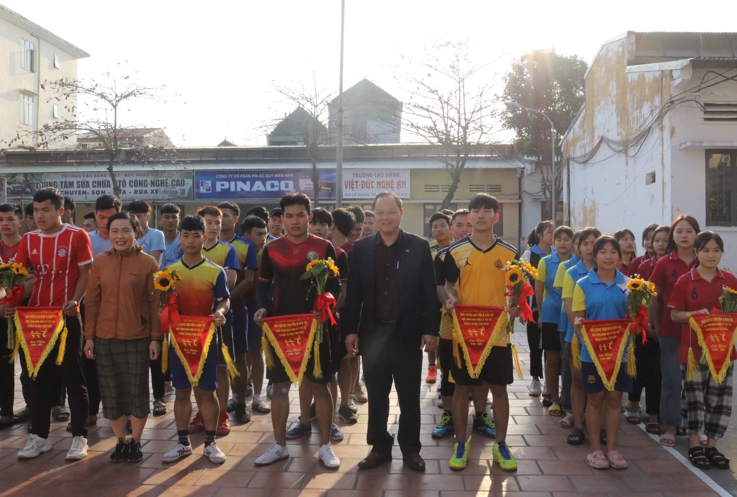 Giải bóng chuyền và kéo co học sinh, sinh viên ký túc xá chào Xuân Tân Sửu 2021