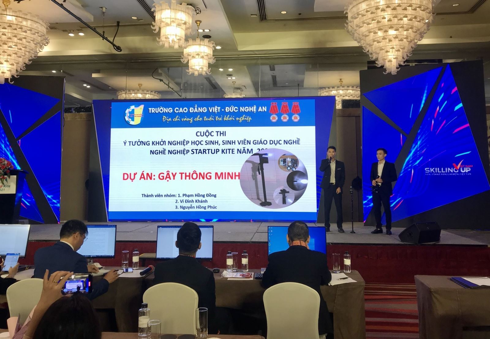 Dự án “Gậy thông minh” của Trường Cao đẳng Việt – Đức Nghệ An tham dự Chung kết Cuộc thi Ý tưởng khởi nghiệp học sinh, sinh viên giáo dục nghề nghiệp Startup Kite năm 2021