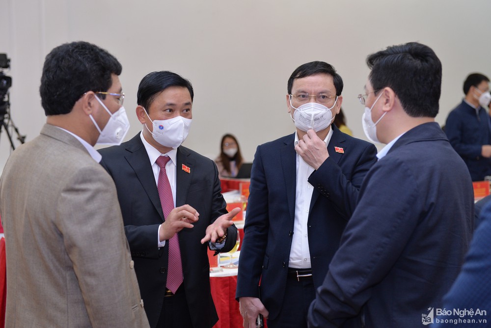 Chất vấn, trả lời chất vấn đúng trọng tâm, thẳng thắn, trách nhiệm