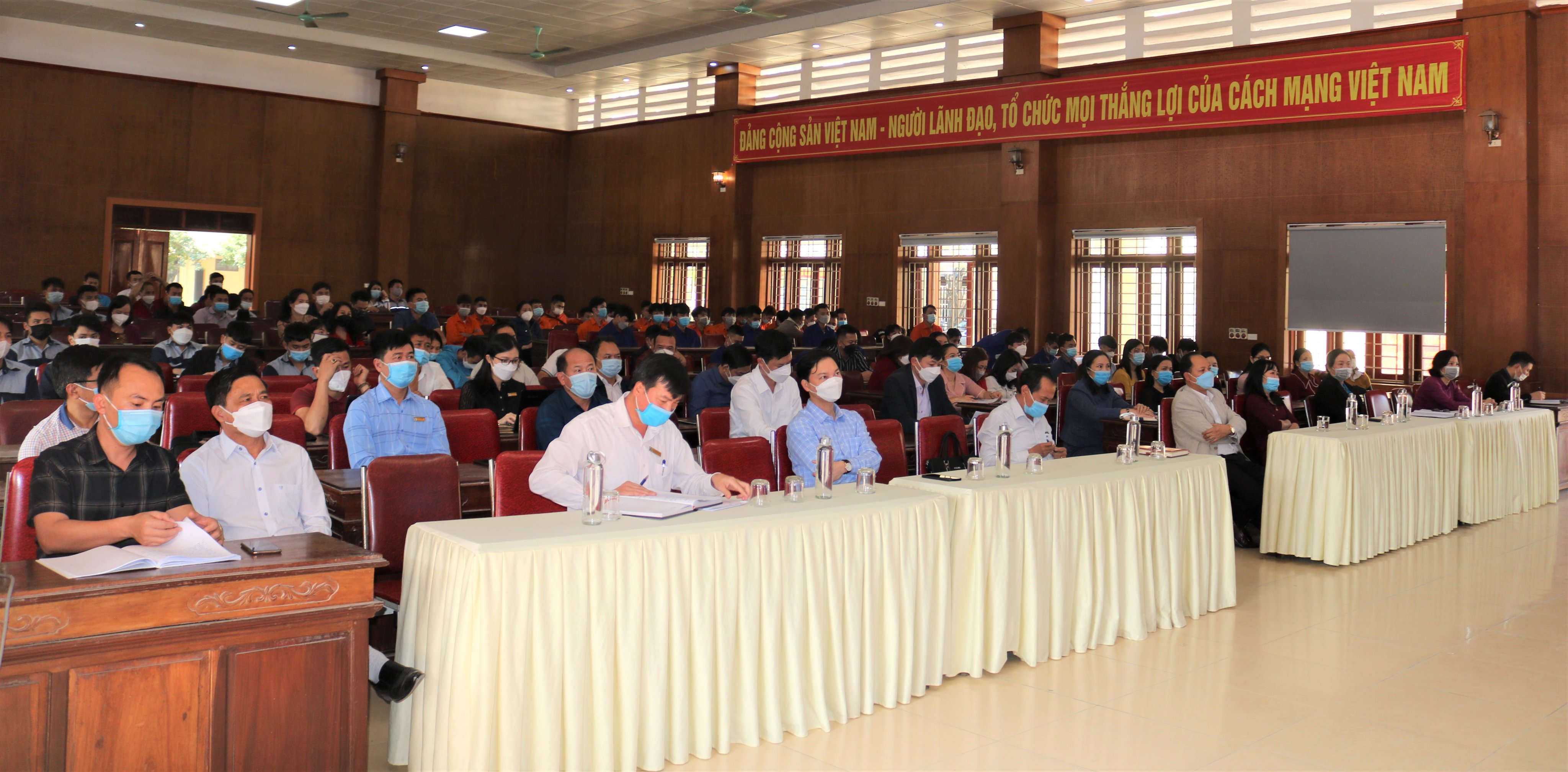 Trường Cao đẳng Việt – Đức Nghệ An tổ chức Hội nghị học tập Chuyên đề năm 2021 “Học tập và làm theo tấm gương tư tưởng, đạo đức, phong cách Hồ Chí Minh về ý thức tự lực, tự cường, khát vọng phát triển đất nước phồn vinh, hạnh phúc”.