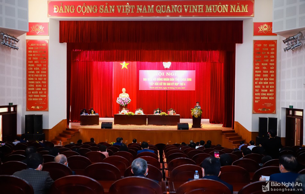Bí thư Tỉnh ủy, Chủ tịch HĐND tỉnh tiếp xúc cử tri sau Kỳ họp thứ 4, khóa XVIII 