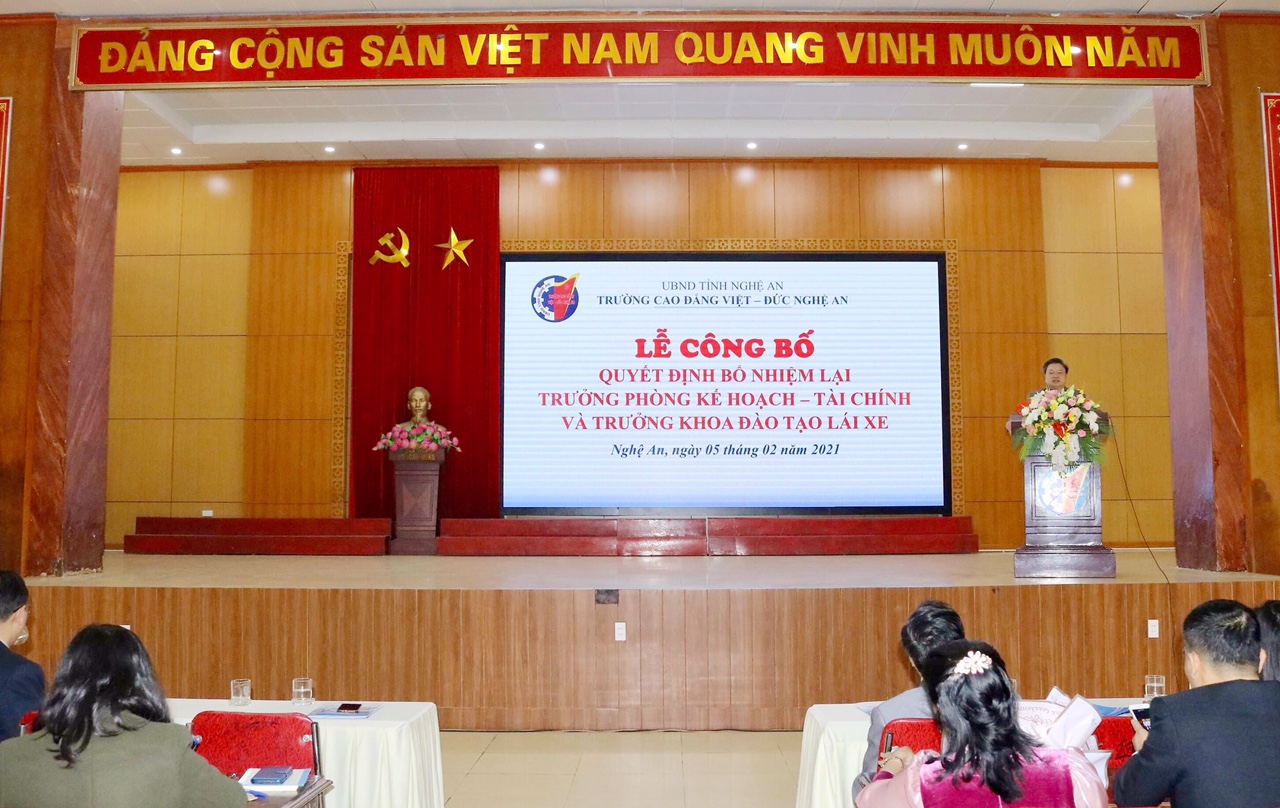 Lễ công bố quyết định chấp nhận kết quả bầu bổ sung uỷ viên Ban Chấp hành; Bầu chức danh Chủ tịch, Phó chủ tịch, UBKT Công đoàn Trường Cao đẳng Việt – Đức Nghệ An và quyết định bổ nhiệm lại cán bộ quản lý 