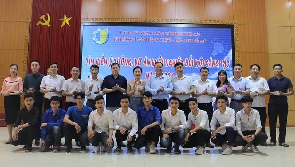 KHỞI NGHIỆP ĐỔI MỚI SÁNG TẠO TRONG HỌC SINH SINH VIÊN