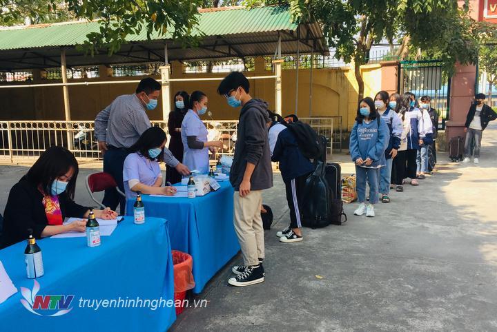 Nghệ An: Đeo khẩu trang bắt buộc nơi công cộng, hạn chế tổ chức các sự kiện tập trung đông người