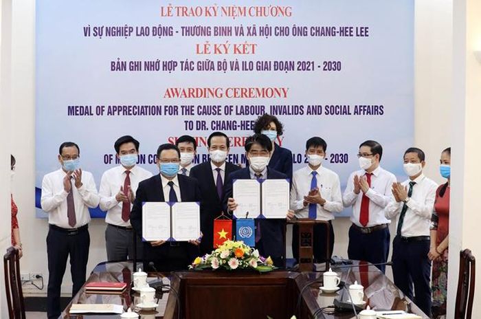 Ký kết hợp tác thúc đẩy tiêu chuẩn lao động quốc tế và việc làm thỏa đáng cho mọi người