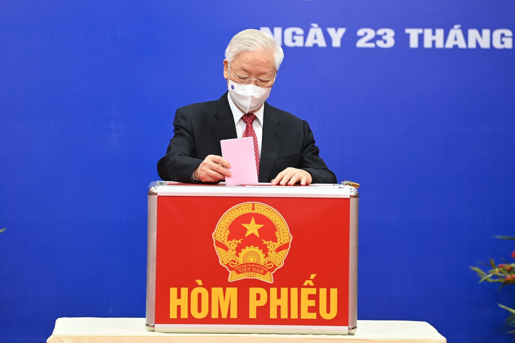 Hình ảnh Tổng Bí thư, Chủ tịch nước, Thủ tướng, Chủ tịch Quốc hội bỏ phiếu