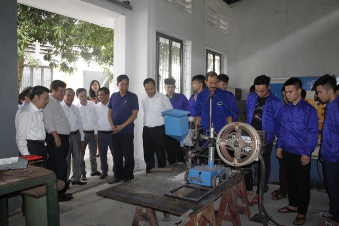 Vòng luẩn quẩn: Nghèo - không đi học - không có nghề - Càng nghèo