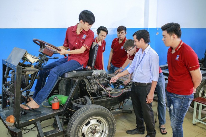  Ưa chuộng bằng cấp, con muốn học nghề nhưng cha mẹ lại cản ngăn