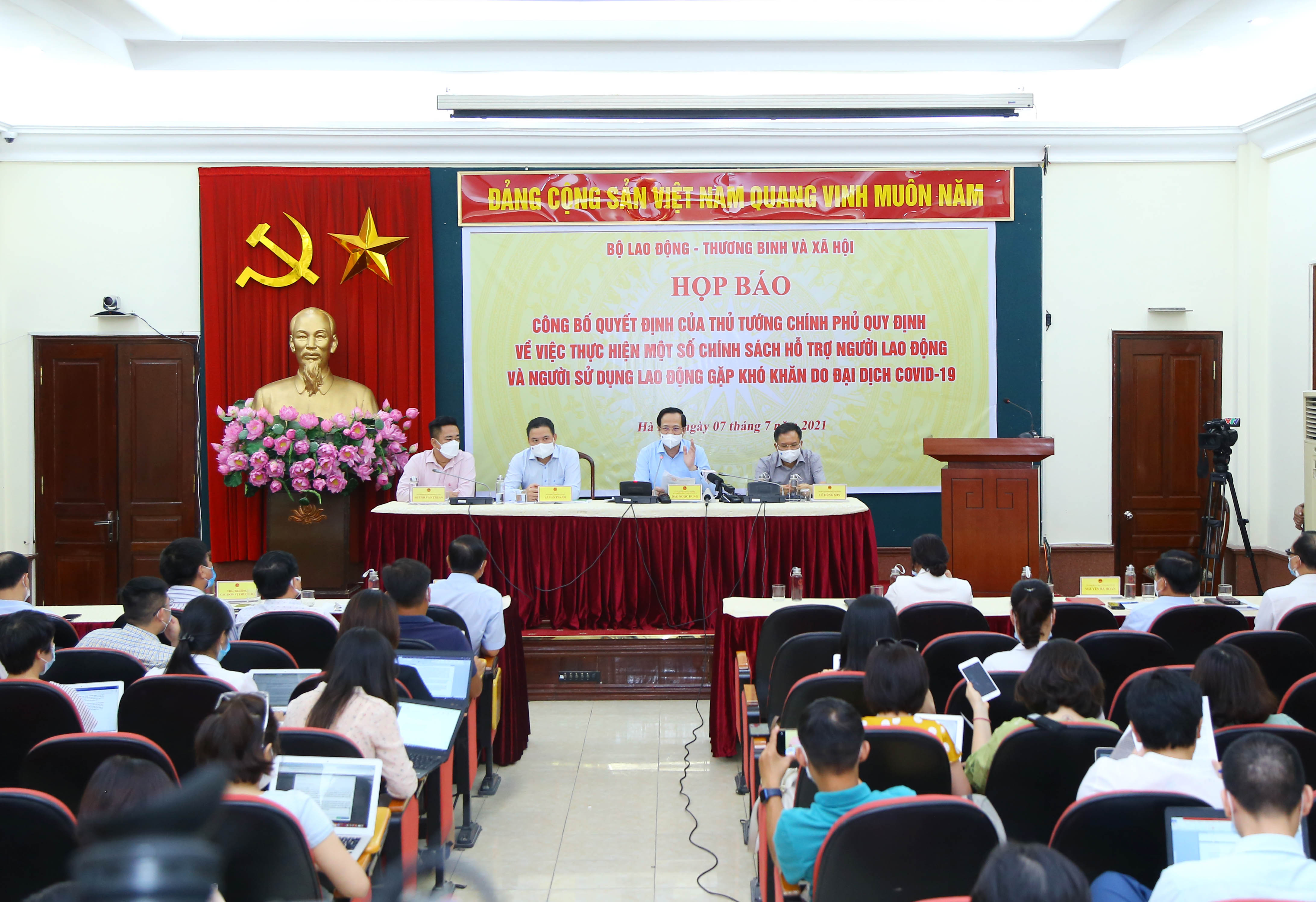 Đơn giản hoá thủ tục hành chính và thời gian thực hiện hỗ trợ người lao động, doanh nghiệp bị ảnh hưởng bởi dịch COVID-19