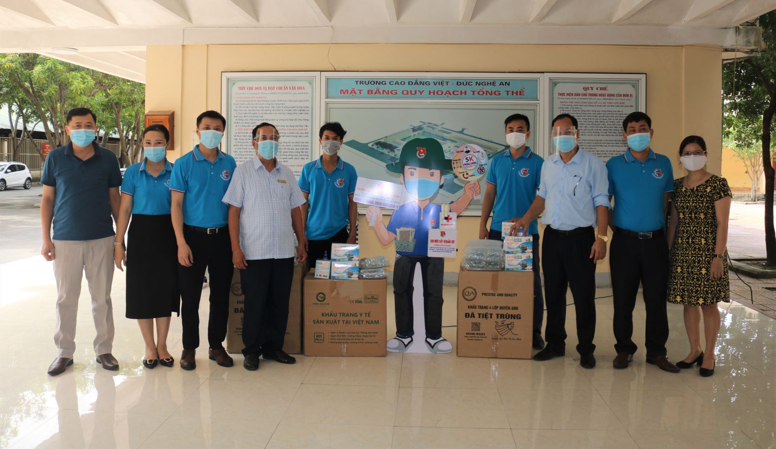   Trường Cao đẳng Việt – Đức Nghệ An ủng hộ nhân dân bản Chăm Puông, xã Lượng Minh, huyện Tương Dương