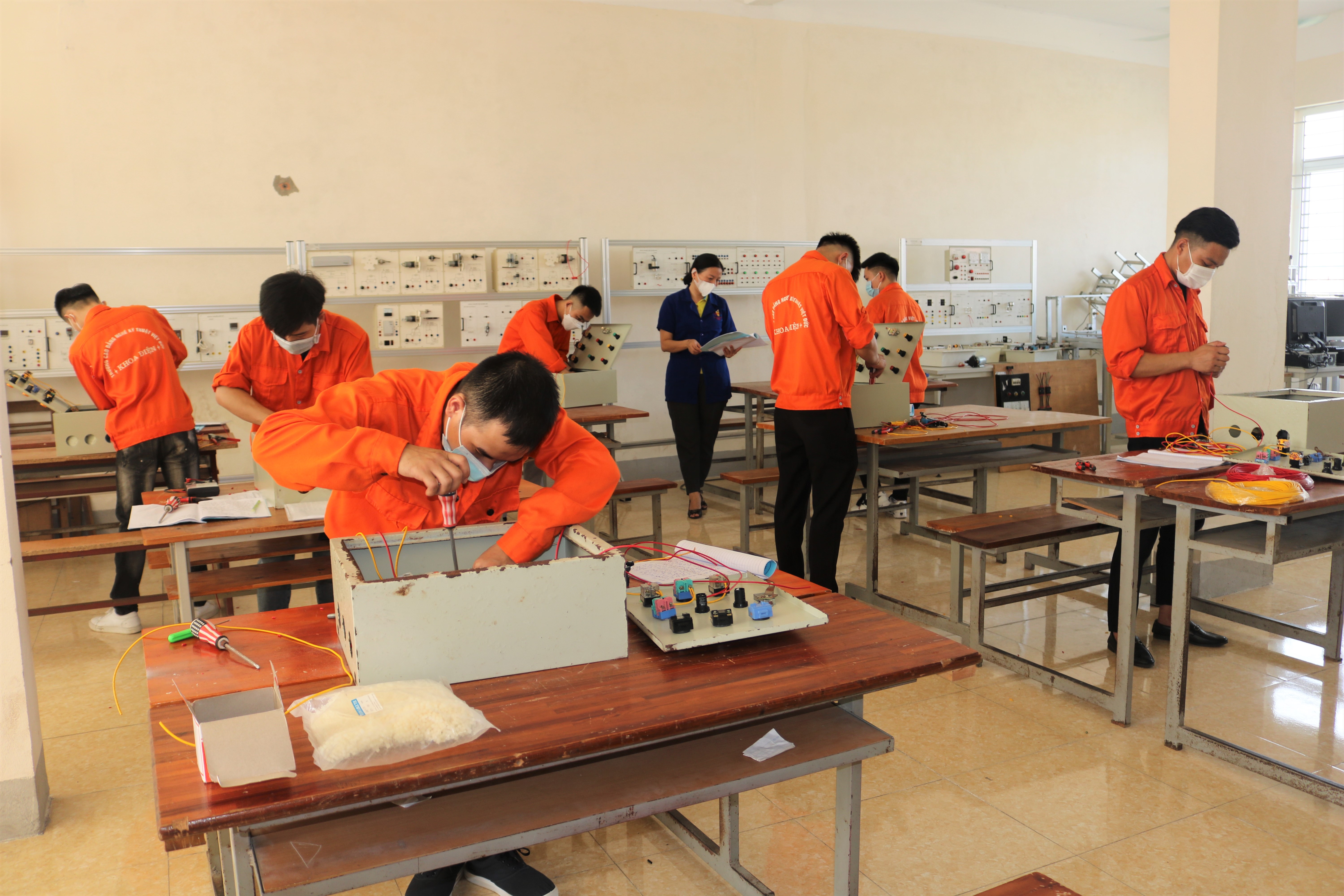 Trường Cao đẳng Việt – Đức Nghệ An tổ chức Kỳ thi tốt nghiệp đợt 1 cho sinh viên Cao đẳng Khóa 12 và học sinh Trung cấp Khóa 13