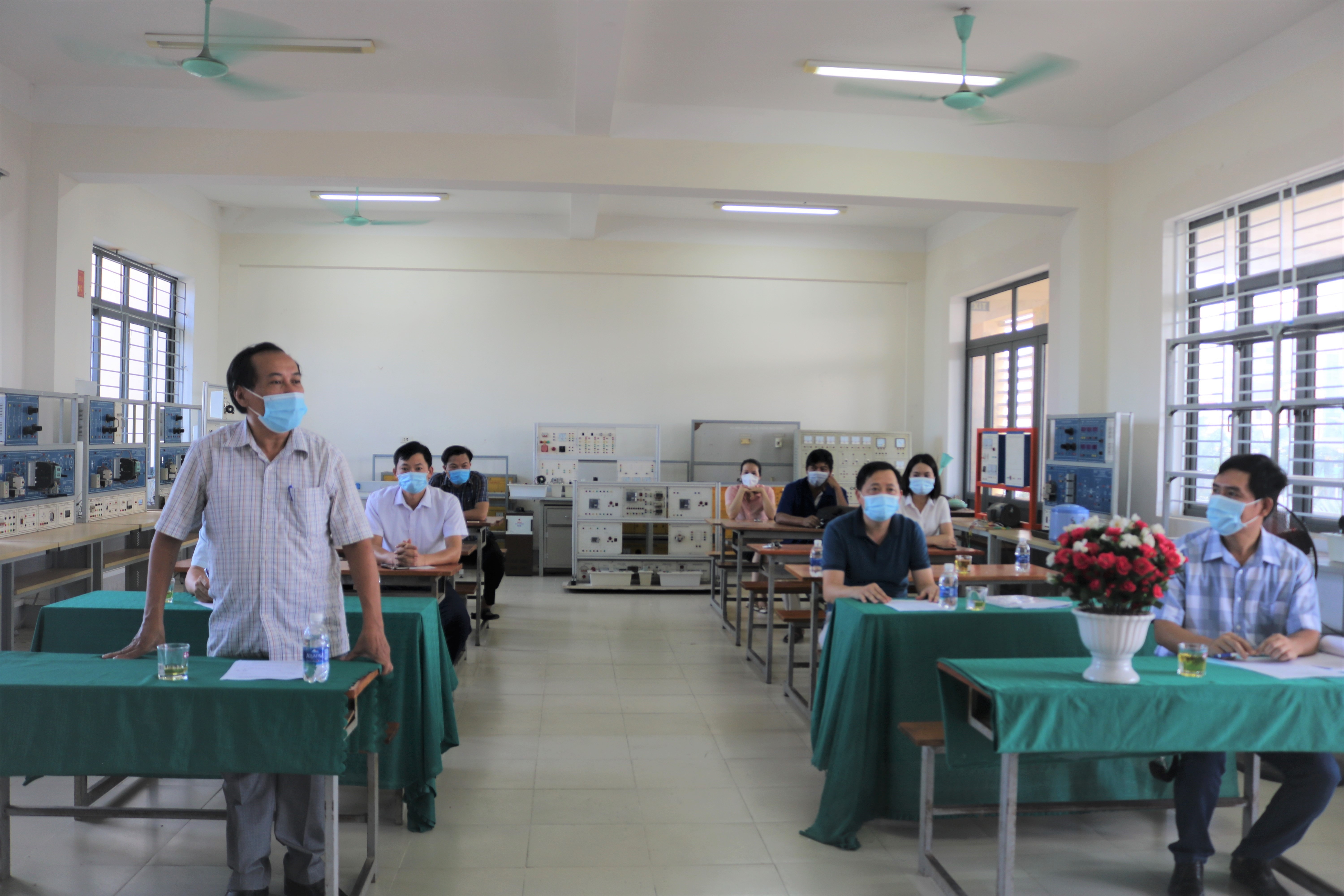 Nghiệm thu mô hình, sản phẩm bảo vệ đề tài nghiên cứu khoa học của cán bộ, giảng viên Trường Cao đẳng Việt – Đức Nghệ An