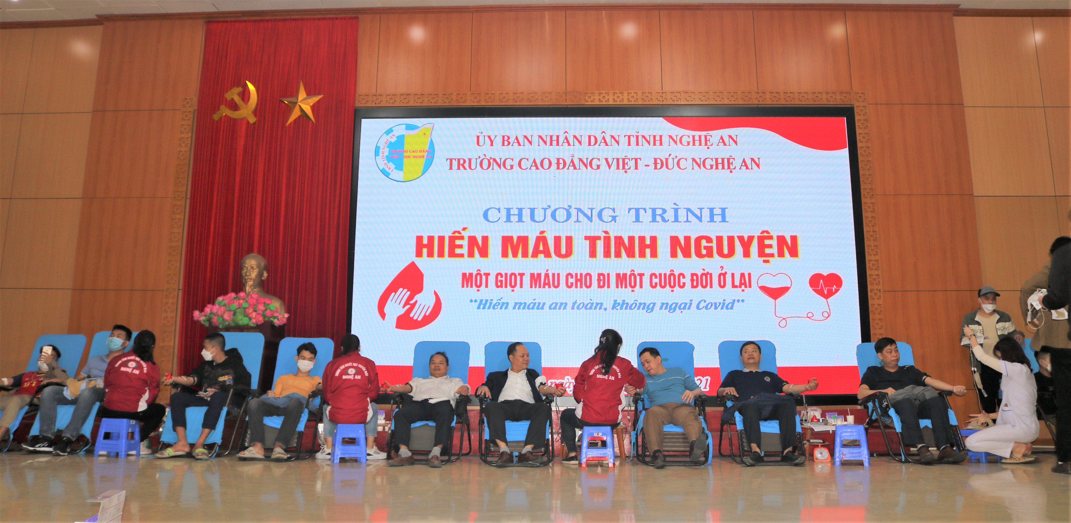  Ngày hội hiến máu nhân đạo – Nghĩa cử cao đẹp của cán bộ, viên chức, người lao động và học sinh, sinh viên Trường Cao đẳng Việt – Đức Nghệ An
