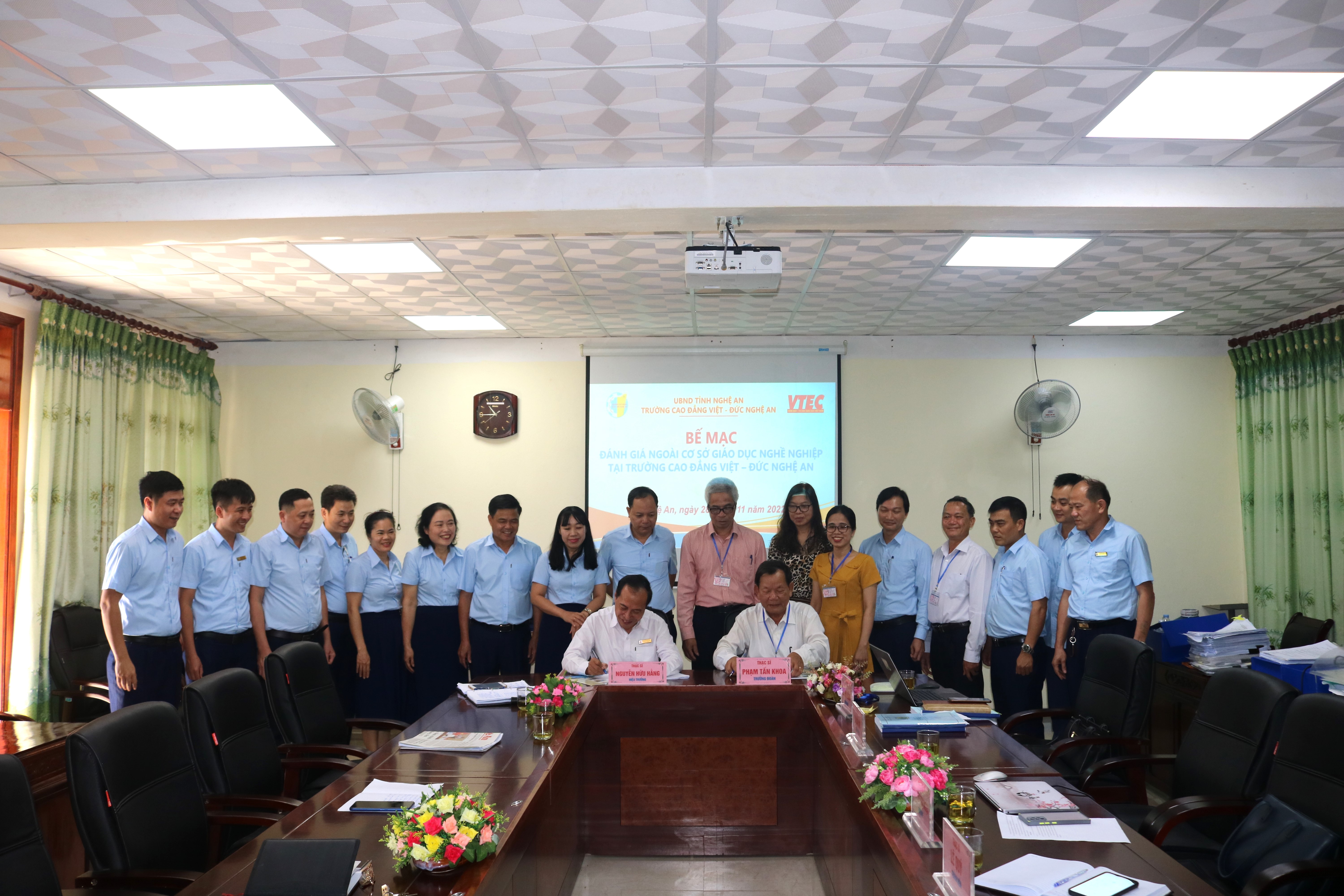BẾ MẠC ĐÁNH GIÁ NGOÀI CƠ SỞ GIÁO DỤC NGHỀ NGHIỆP TẠI TRƯỜNG CAO ĐẲNG VIỆT – ĐỨC NGHỆ AN