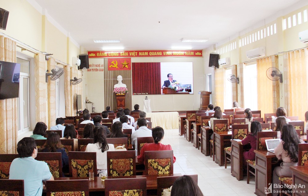 Tăng cường xây dựng, chỉnh đốn Đảng và hệ thống chính trị trong tình hình mới    