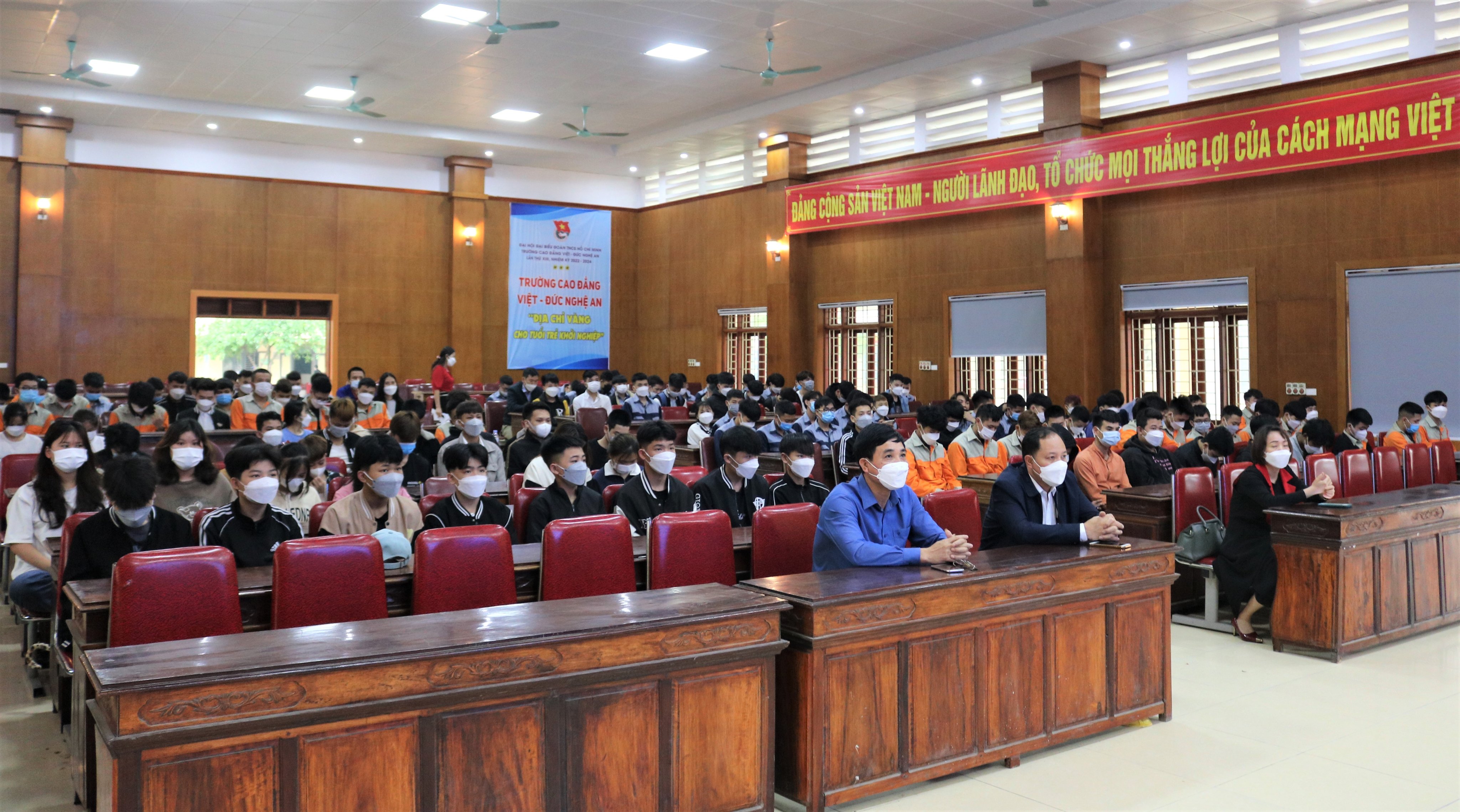  Đoàn trường Cao đẳng Việt – Đức Nghệ An tổ chức tuyên truyền chăm sóc sức khỏe sinh sản, giáo dục giới tính, khám sức khỏe cho cán bộ, viên chức và học sinh sinh viên năm 2022