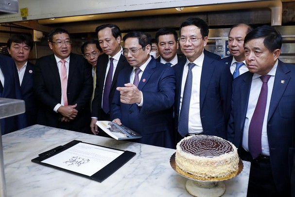 Thủ tướng Phạm Minh Chính thăm nơi Bác Hồ làm việc ở Mỹ hơn 100 năm trước