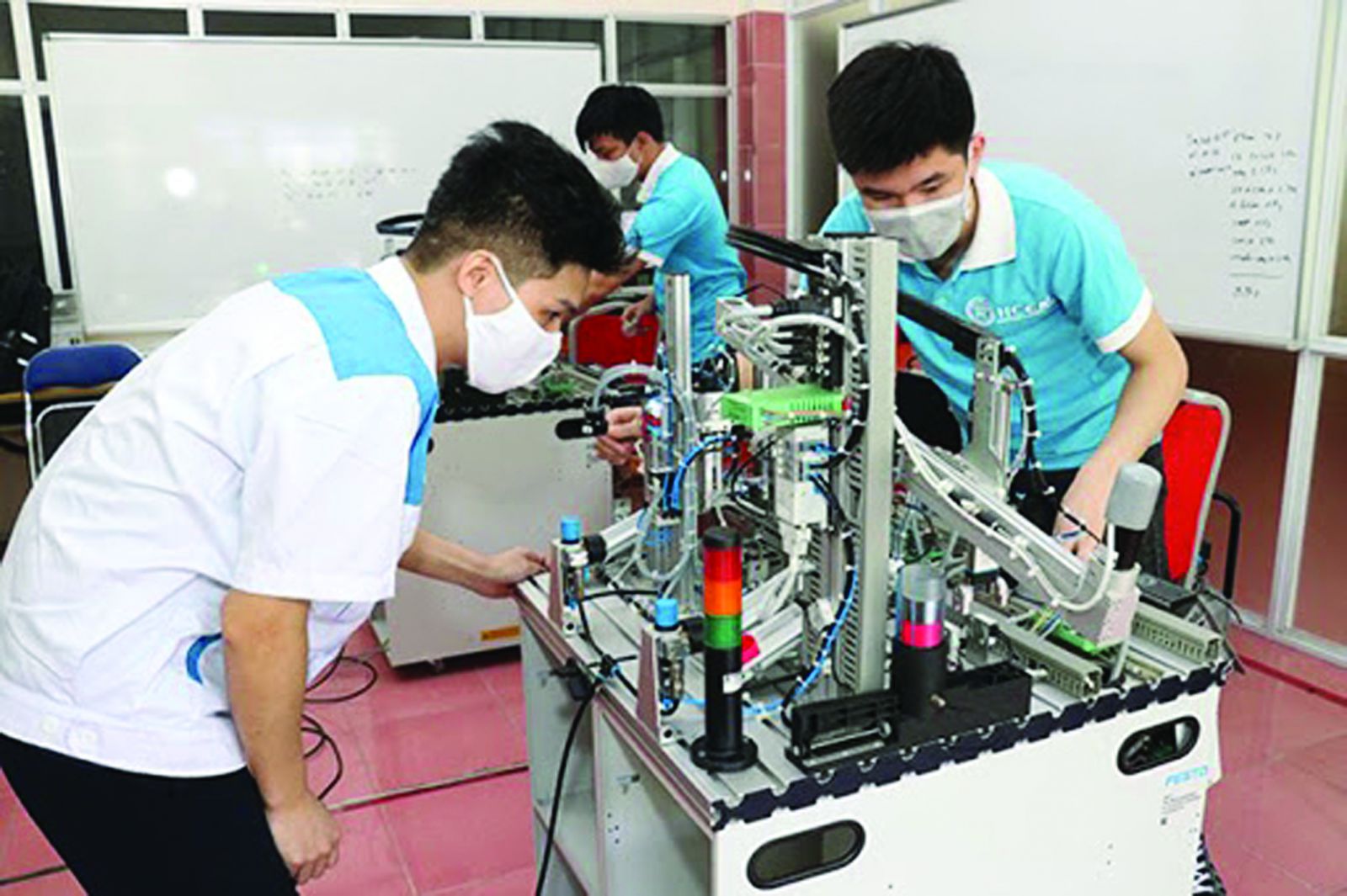 Giáo dục quyền con người trong Giáo dục nghề nghiệp - Những thuận lợi và khó khăn