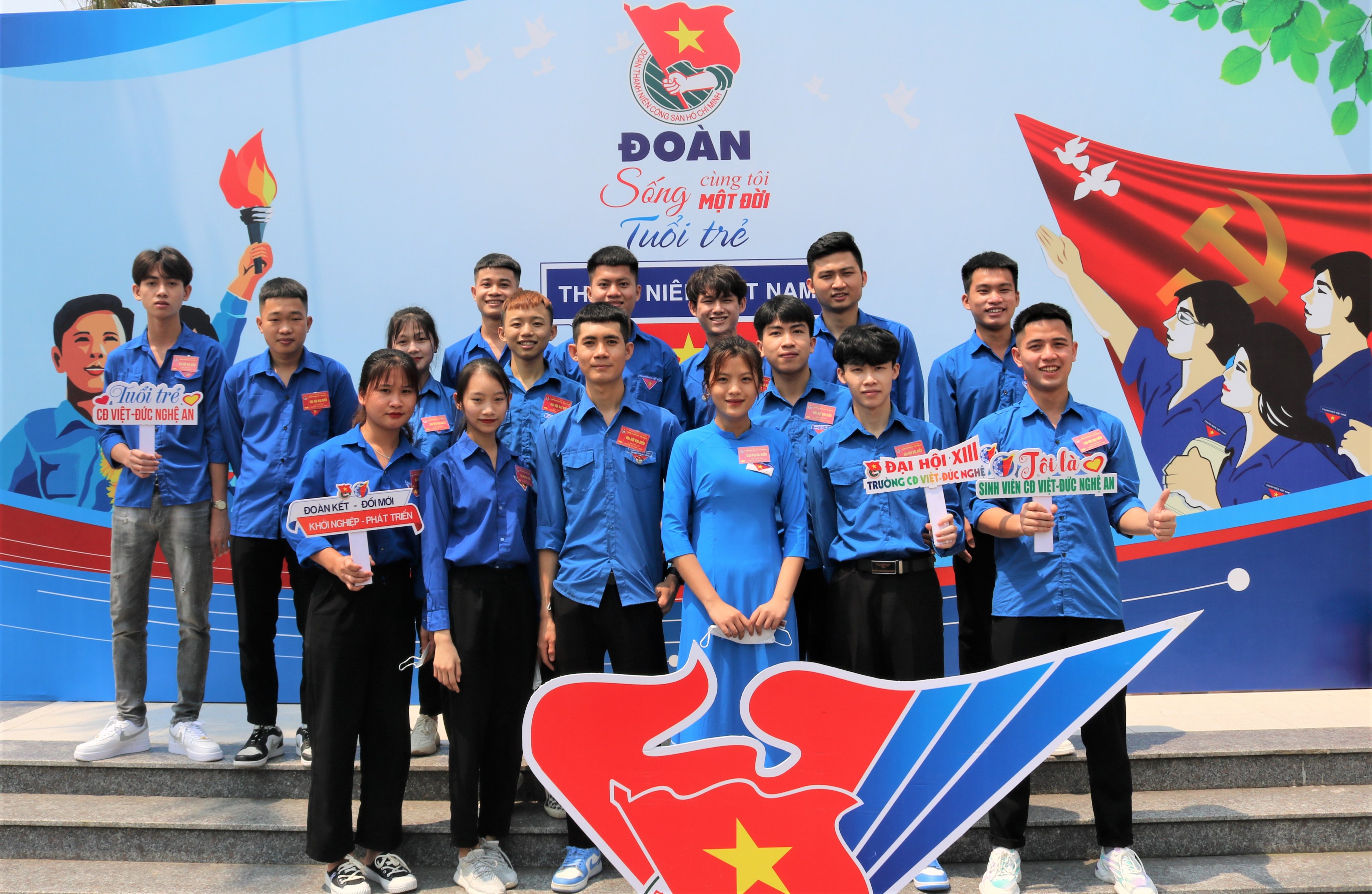  Đoàn Thanh niên