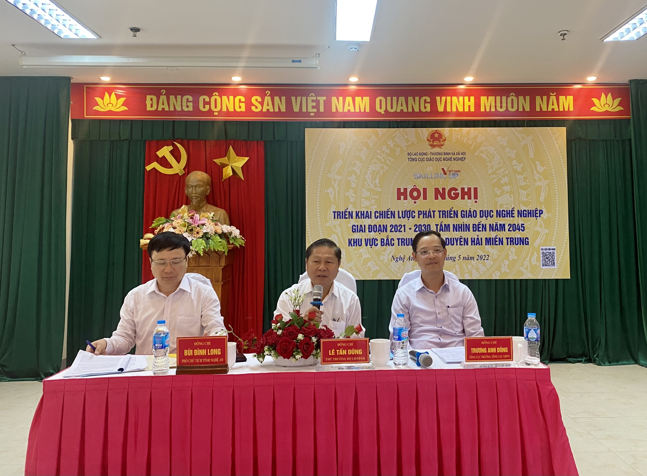 Huy động và sử dụng có hiệu quả mọi nguồn lực cho phát triển giáo dục nghề nghiệp