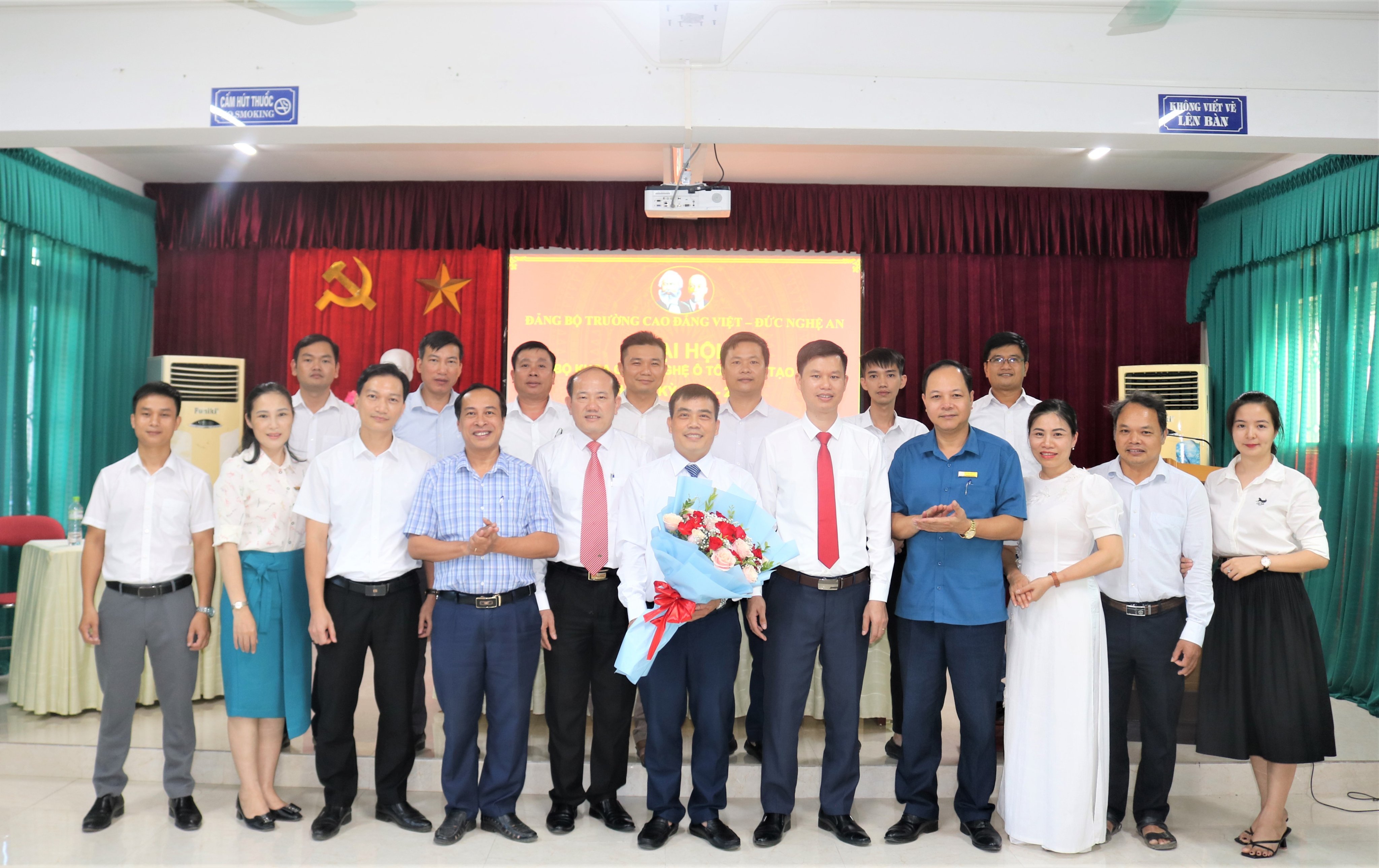 Tổ chức thành công Đại hội các Chi bộ trực thuộc Đảng bộ Trường Cao đẳng Việt – Đức Nghệ An, nhiệm kỳ 2022 – 2025
