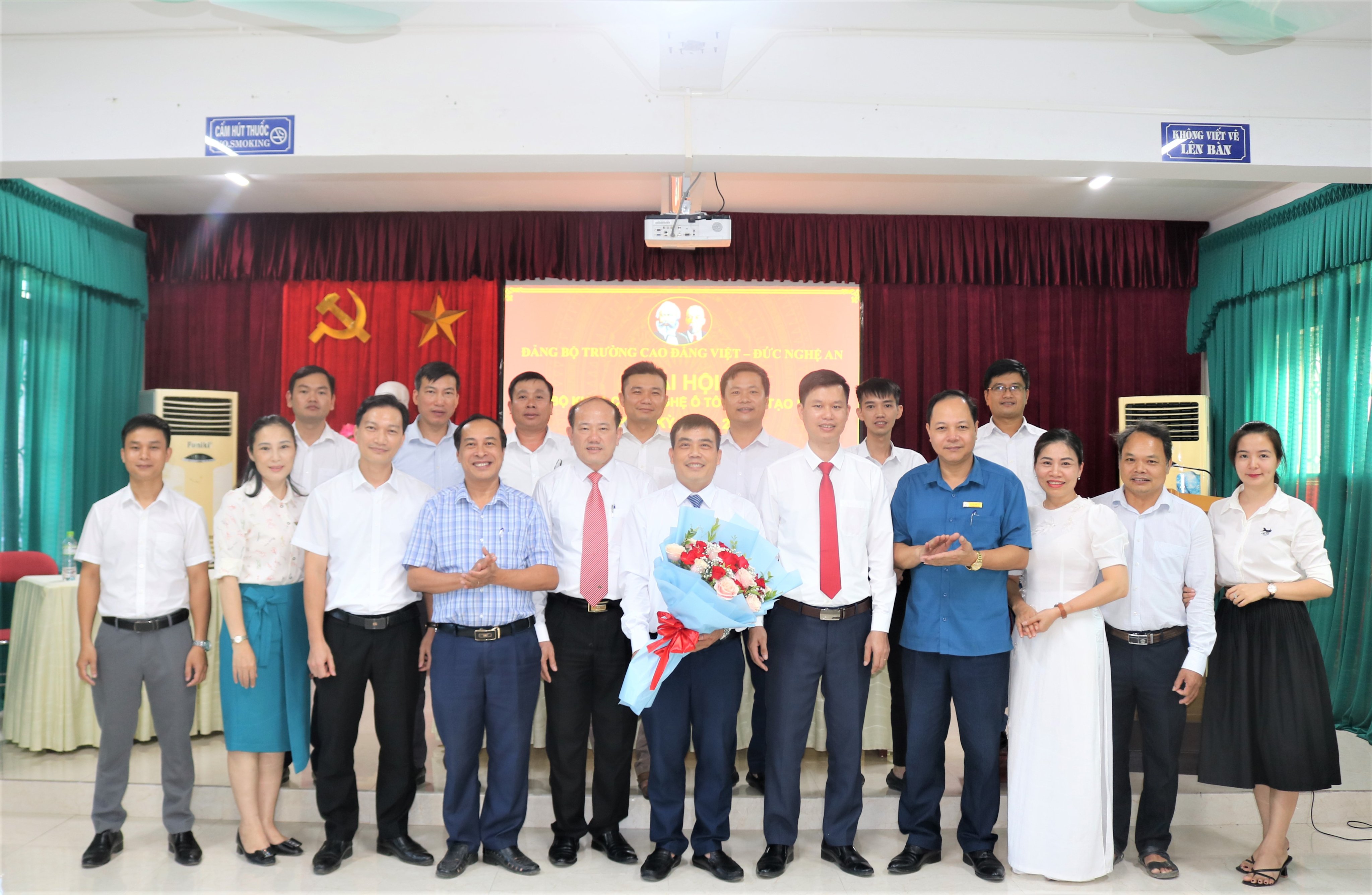 Tổ chức thành công Đại hội các Chi bộ trực thuộc Đảng bộ Trường Cao đẳng Việt – Đức Nghệ An, nhiệm kỳ 2022 – 2025
