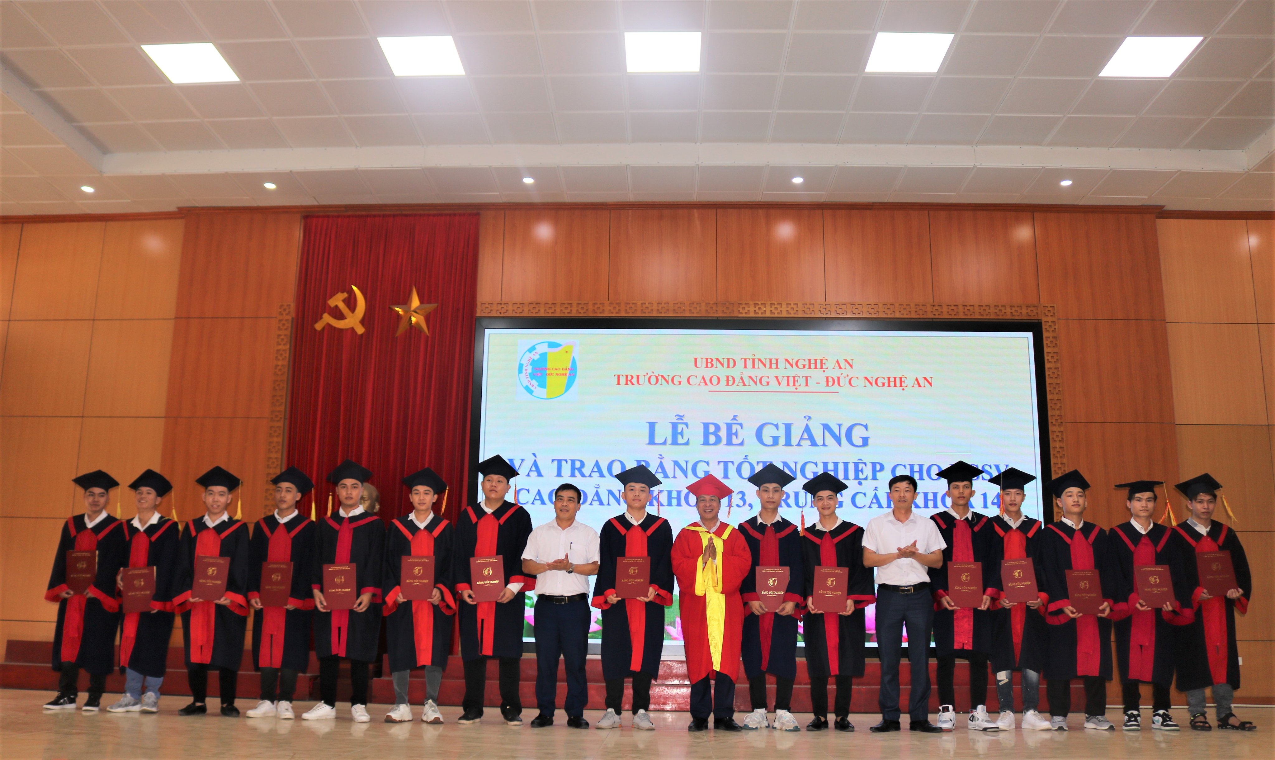  Sinh viên Cao đẳng Khóa 13 và Học sinh Trung cấp Khóa 14
