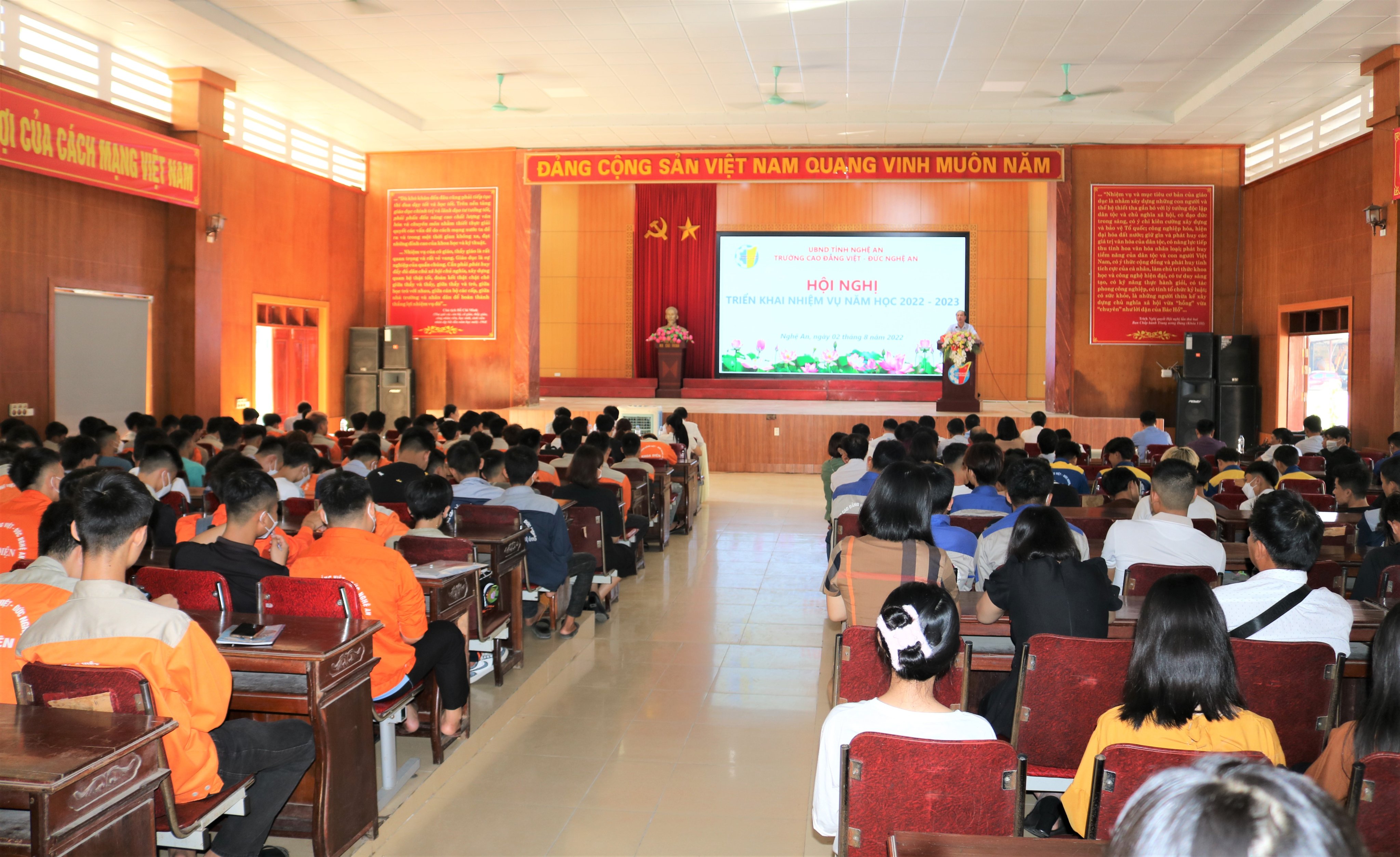Trường Cao đẳng Việt – Đức Nghệ An tổ chức Hội nghị triển khai nhiệm vụ năm học 2022 – 2023