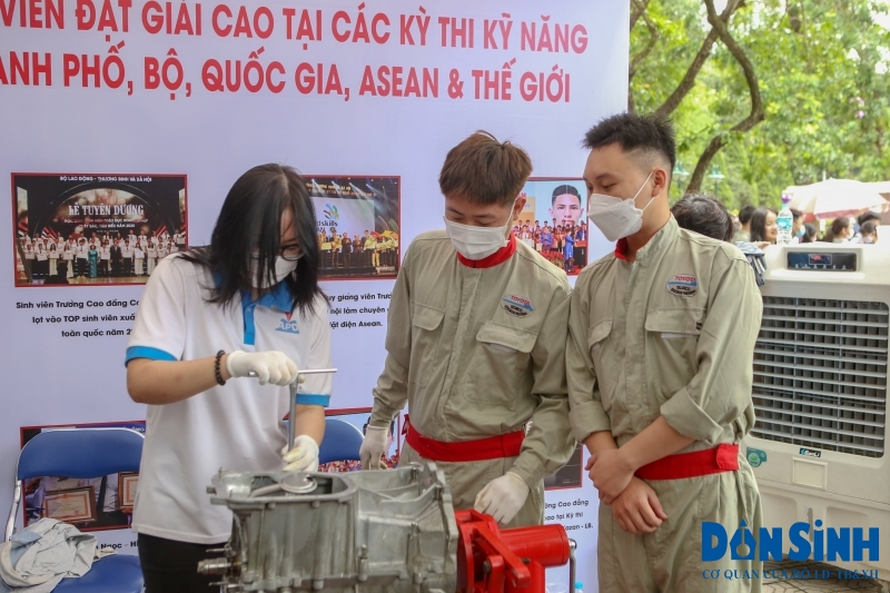 Học nghề “hút” giới trẻ