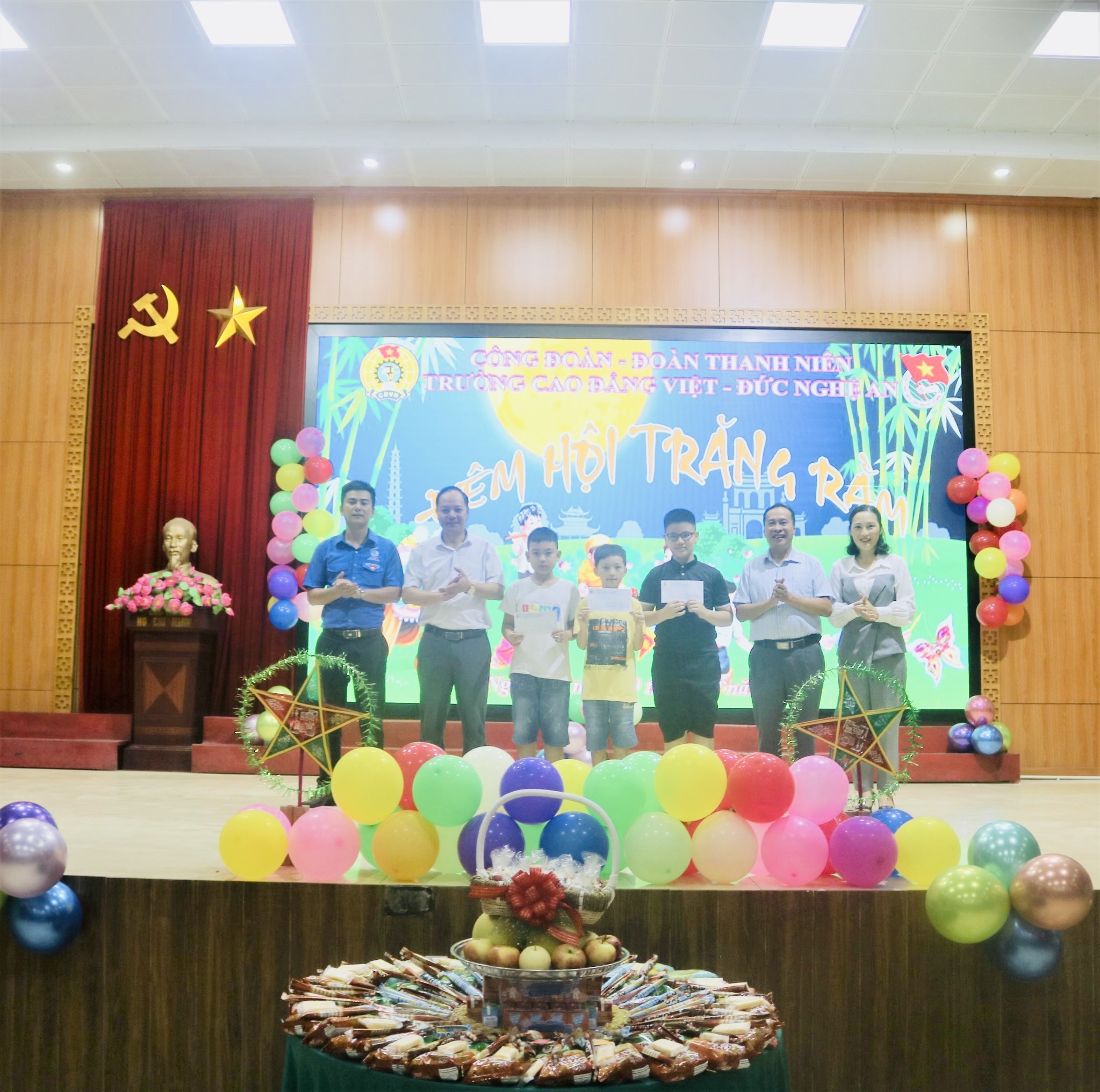 Công đoàn trường với Chương trình “Đêm hội Trăng rằm” dành cho các cháu là con em của cán bộ, viên chức Trường Cao đẳng Việt – Đức Nghệ An
