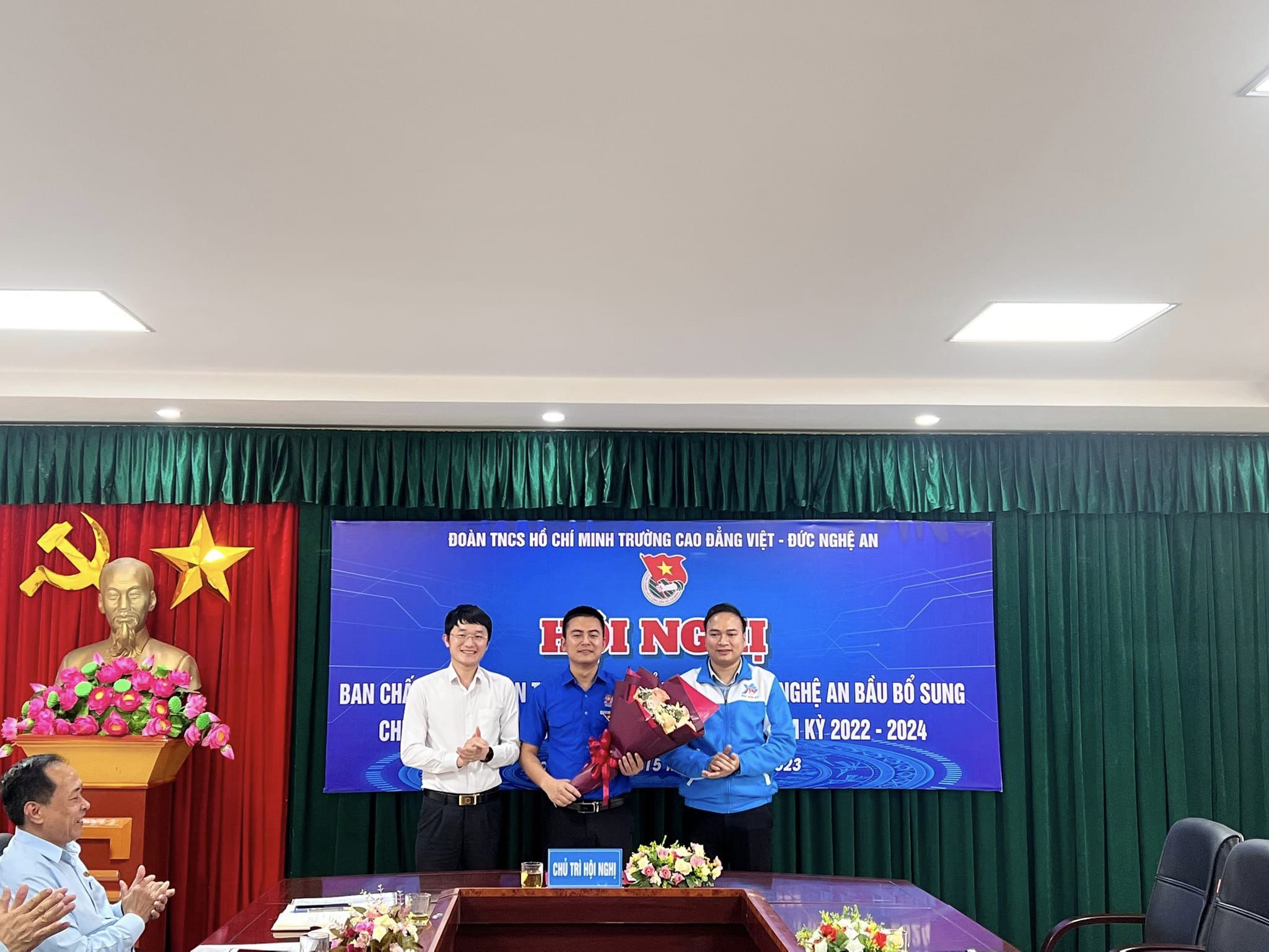 Đồng chí Lê Văn Đức được bầu làm Bí thư Đoàn trường Cao đẳng Việt - Đức Nghệ An